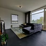 K50159 Spacious And Modern Apartment Near The City Center, Free Parking