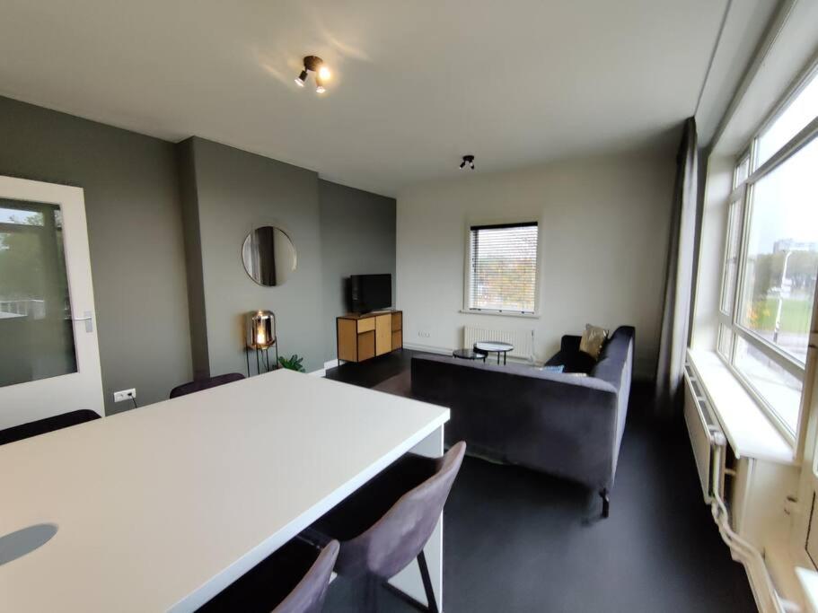 K50159 Spacious And Modern Near The Center, Free Parking Appartement